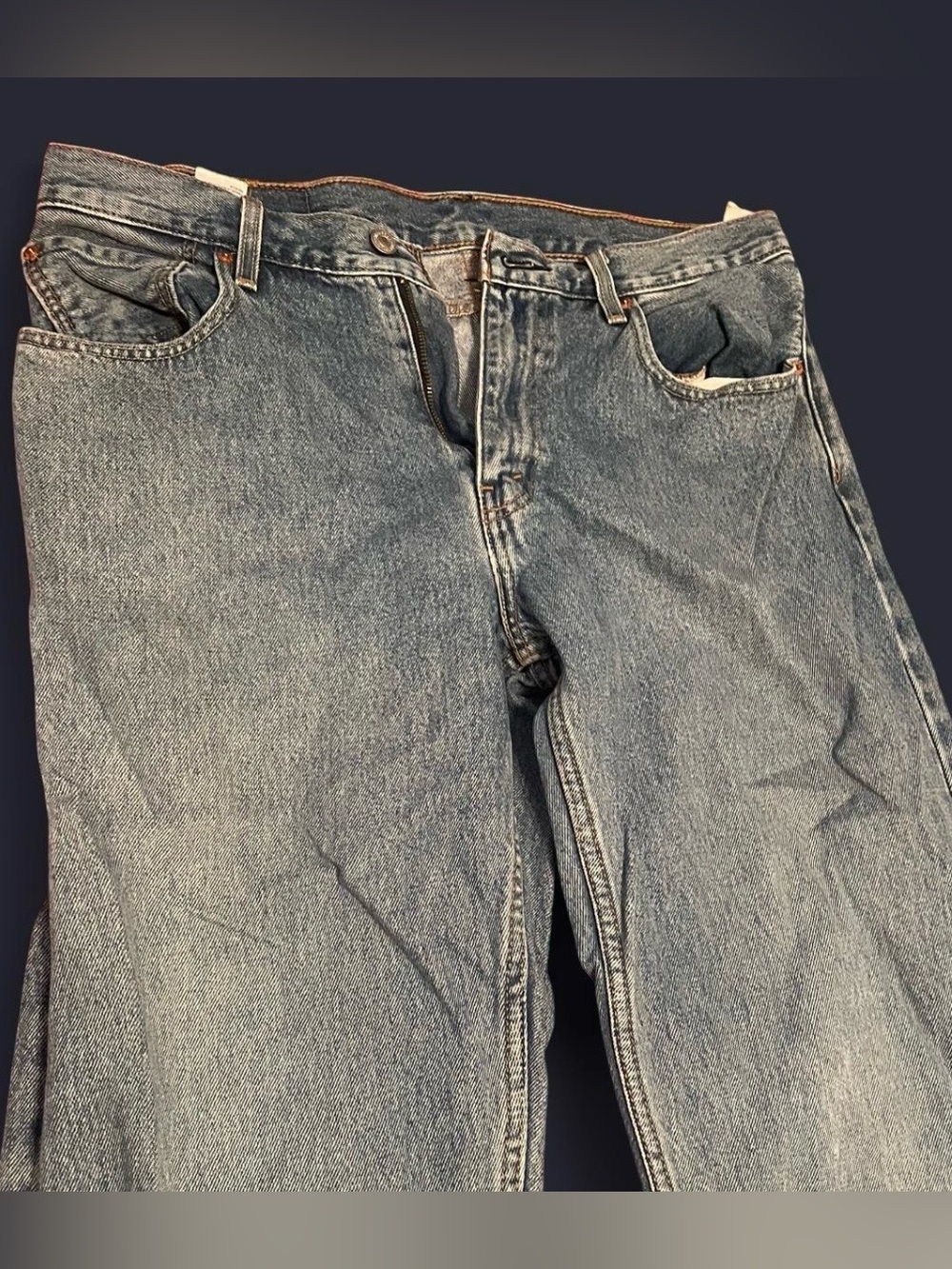 Levi’s 550 Light Wash Denim Jeans
Size 34x30